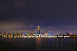 잠수교 차량 통제를 앞둔 한강 다리의 야경